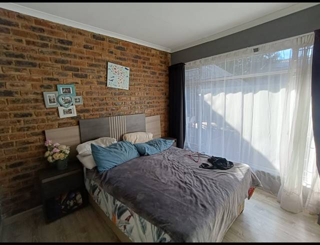 3 BEDROOM HOUSE FOR SALE IN VANDERBIJLPARK SE 4